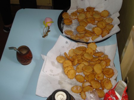 A COMPARTIR TORTAS FRITAS CON MATE Y TERERE EN EL DÍA DE LA TRADICIÓN!!!